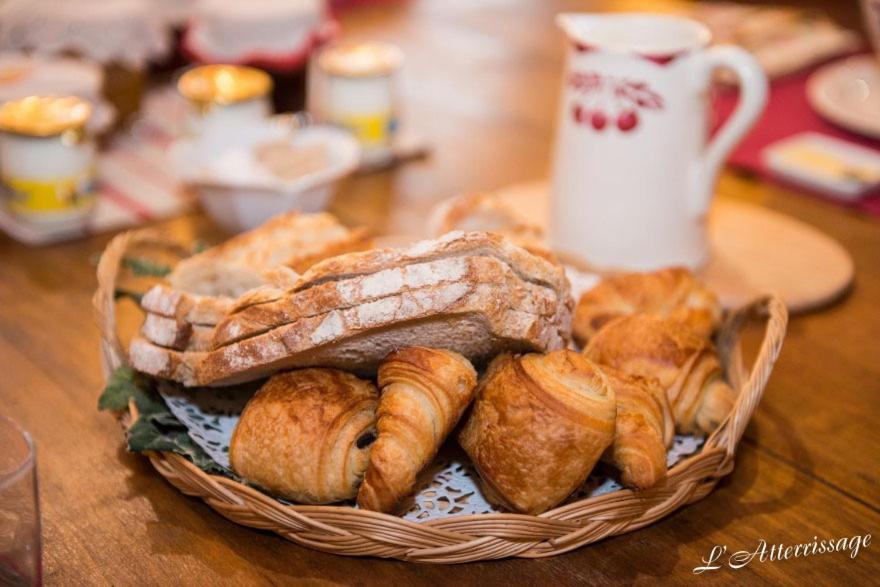 L'Atterrissage Bed & Breakfast Santes Dış mekan fotoğraf